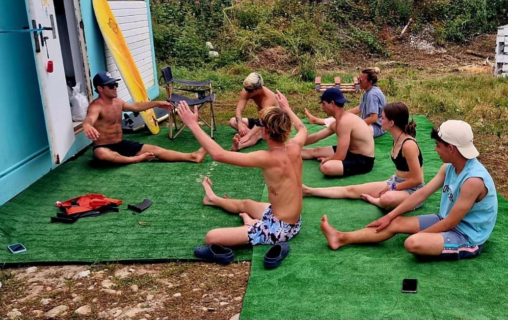 Llanes Surfcamp & Hostel エクステリア 写真